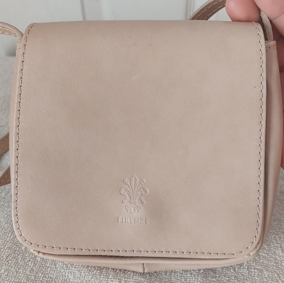 Firenze Italy Florence Fleur de Lis Stamp Leather Crossbody Bag In Creamy Beige
